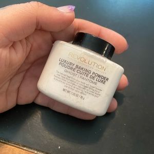 Makeup revolution baking powder